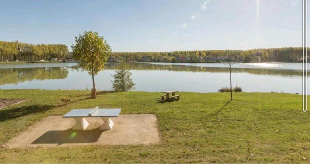 Appartement Au Calme Face Au Lac Marciac Exterior foto